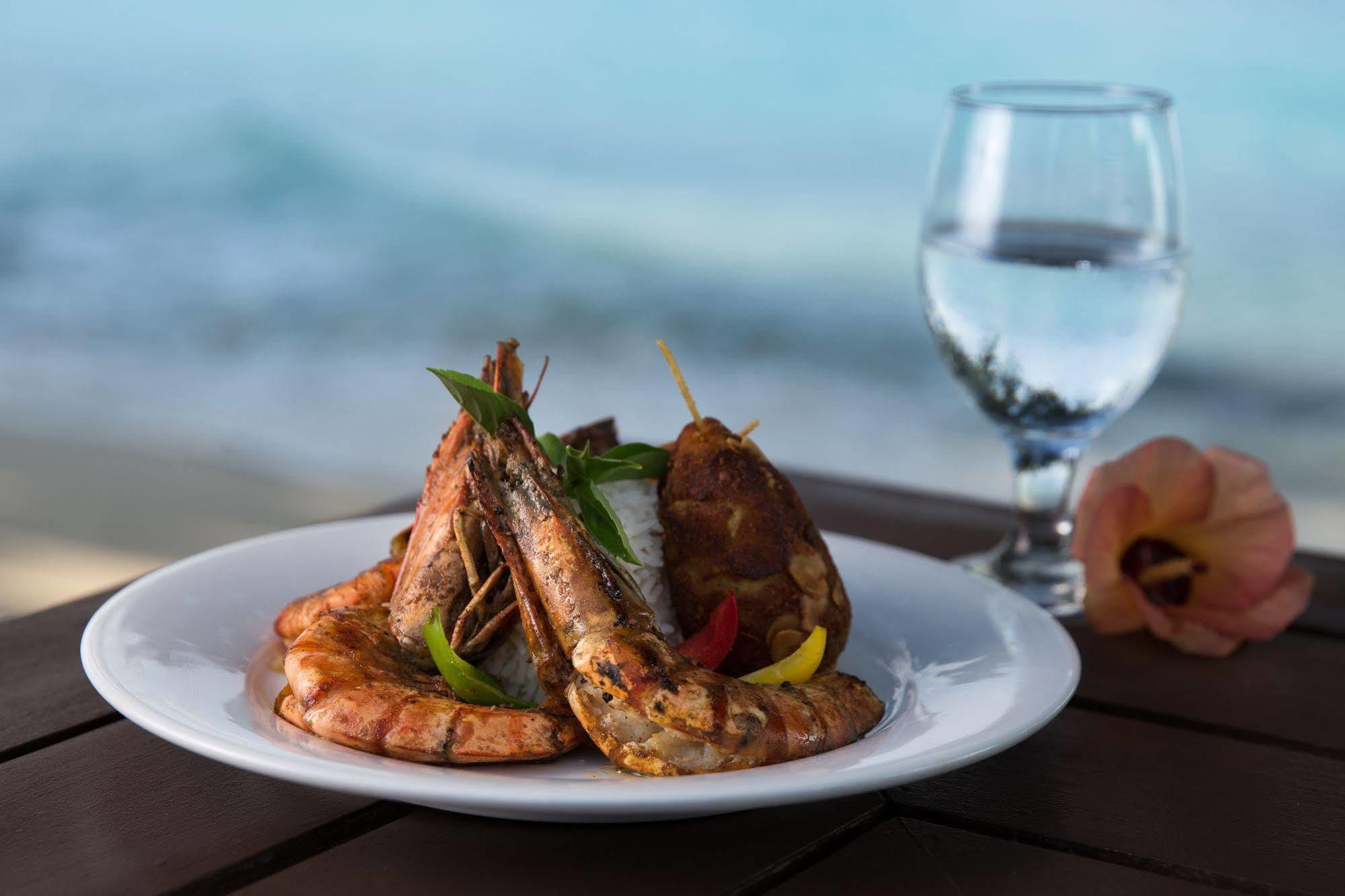 Tropical Village Fehendhoo Ngoại thất bức ảnh